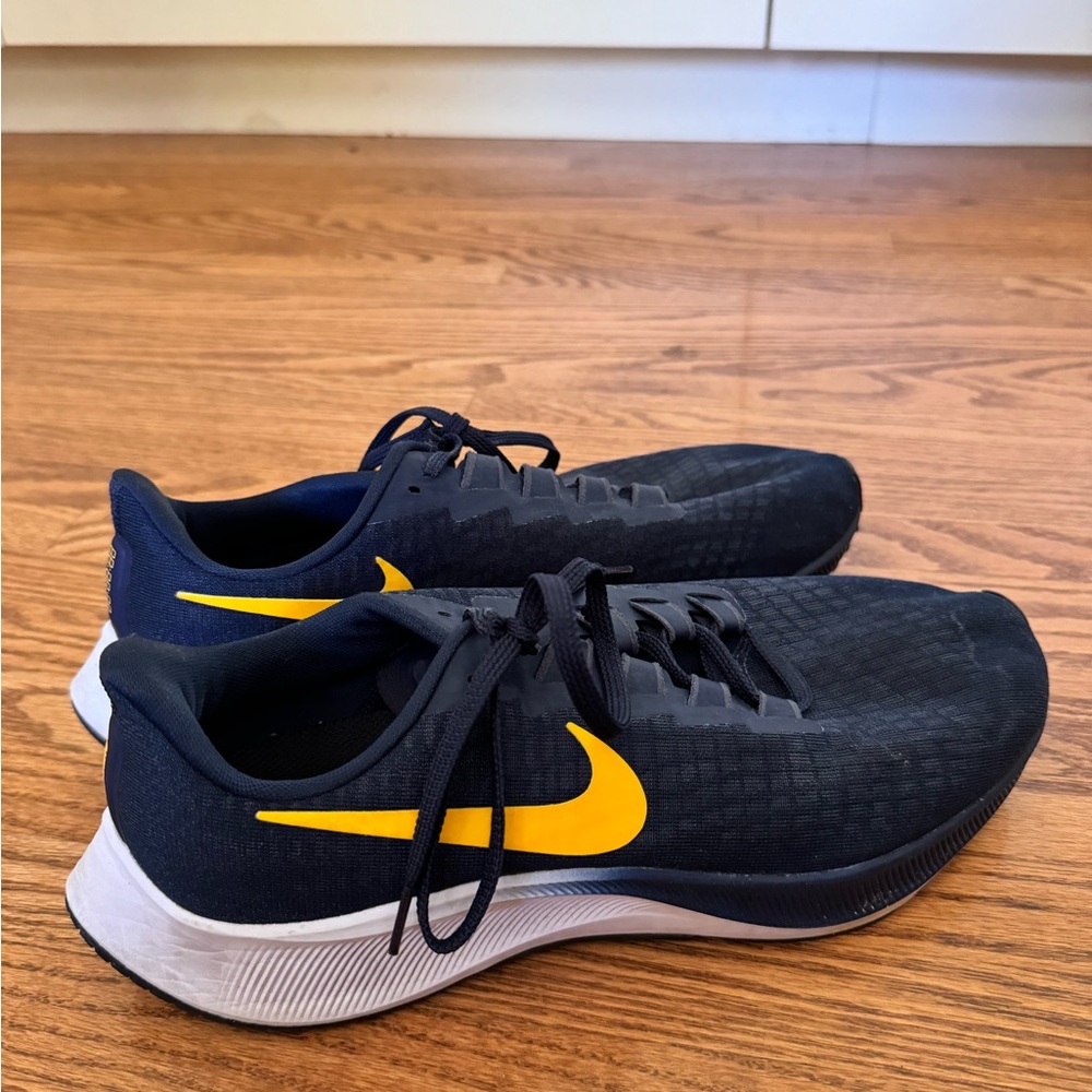 Barely worn Maize and Blue Nike’s